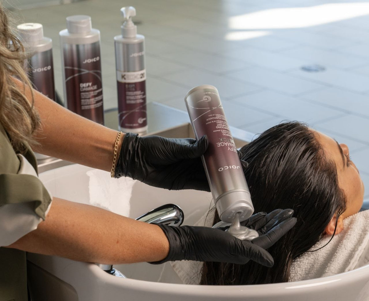 SHAMPOO PROTECTOR RECONSTRUCTOR DE ENLACES Y PROLOGADOR DE COLOR DEFY DAMAGE JOICO 300ML