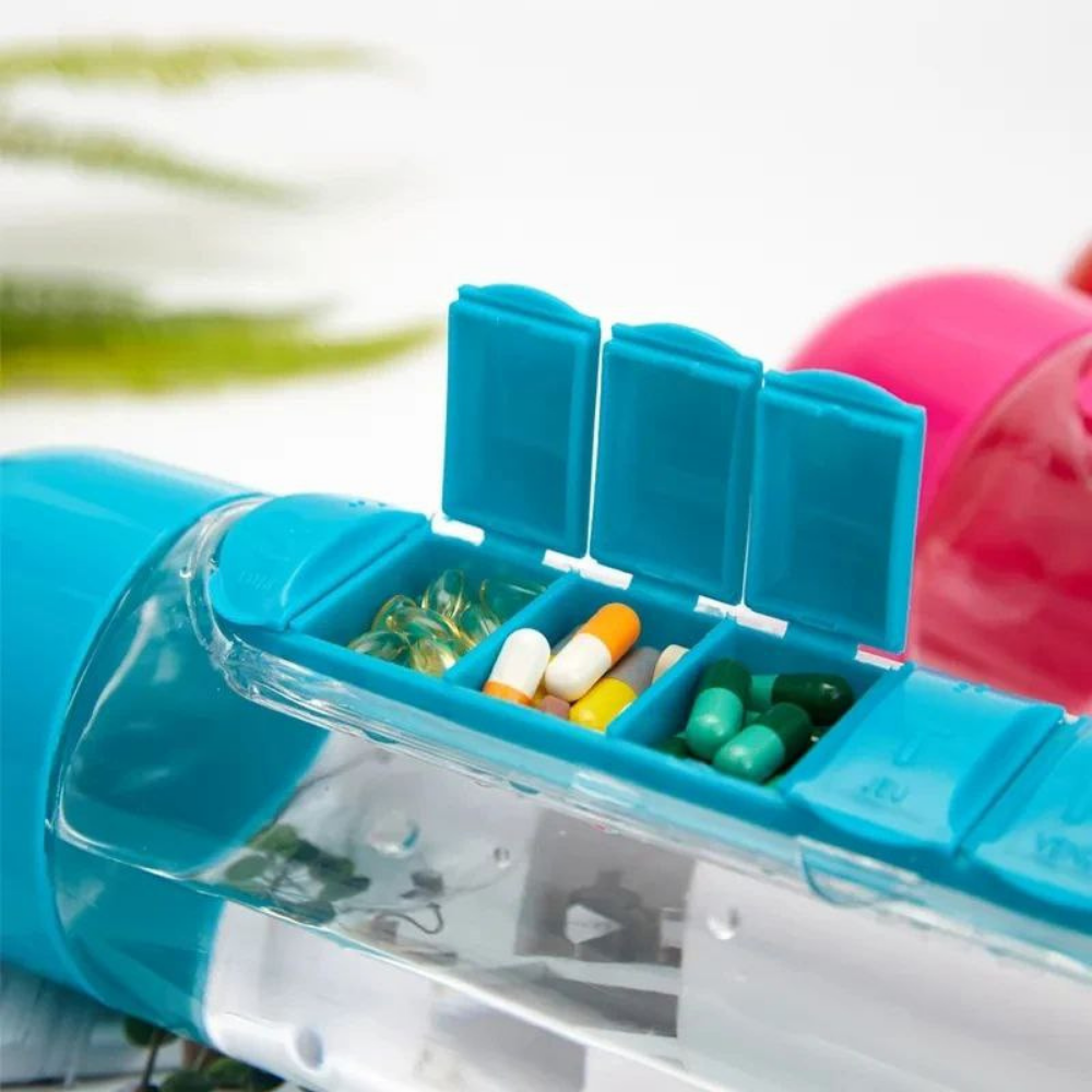 BOTE PARA AGUA 2 EN 1 CON ORGANIZADOR DE PASTILLAS 7 DIAS, VARIOS COLORES