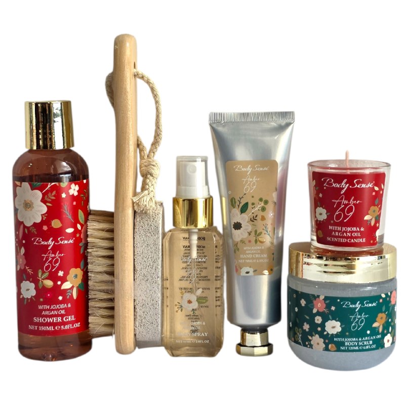 SET DE CUIDADO CORPORAL DE BAÑO DE ACEITE DE JOJOBA Y ARGAN, EXFOLIANTE 120ML, GEL DUCHA 150ML, CREMA MANO 70ML, SPRAY CORPORAL 60ML, VELA AROMATICA, CANASTA Y LIMA PIES BODY SENSE AMBER 69