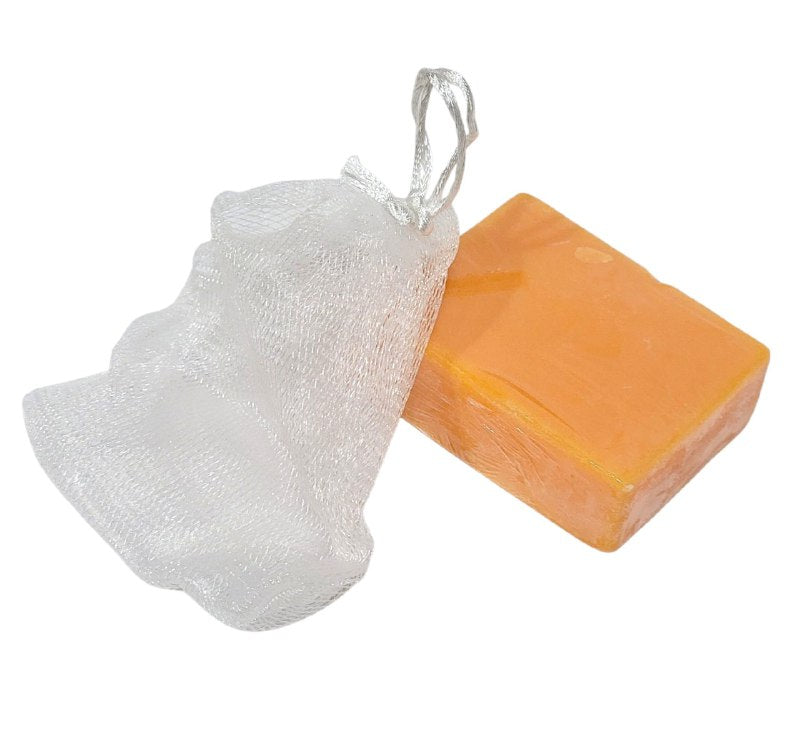 JABON CORPORAL EN BARRA DE VITAMINA C BLANQUEADOR 100G, ES UN JABON CON ESPUMA RICA Y DELICADA QUE LIMPIA SUAVEMENTE LA PIEL, CONTROLANDO EL EXCESO DE ACEITE, NUTRE Y SUAVIZA LA PIEL BIOAQUA