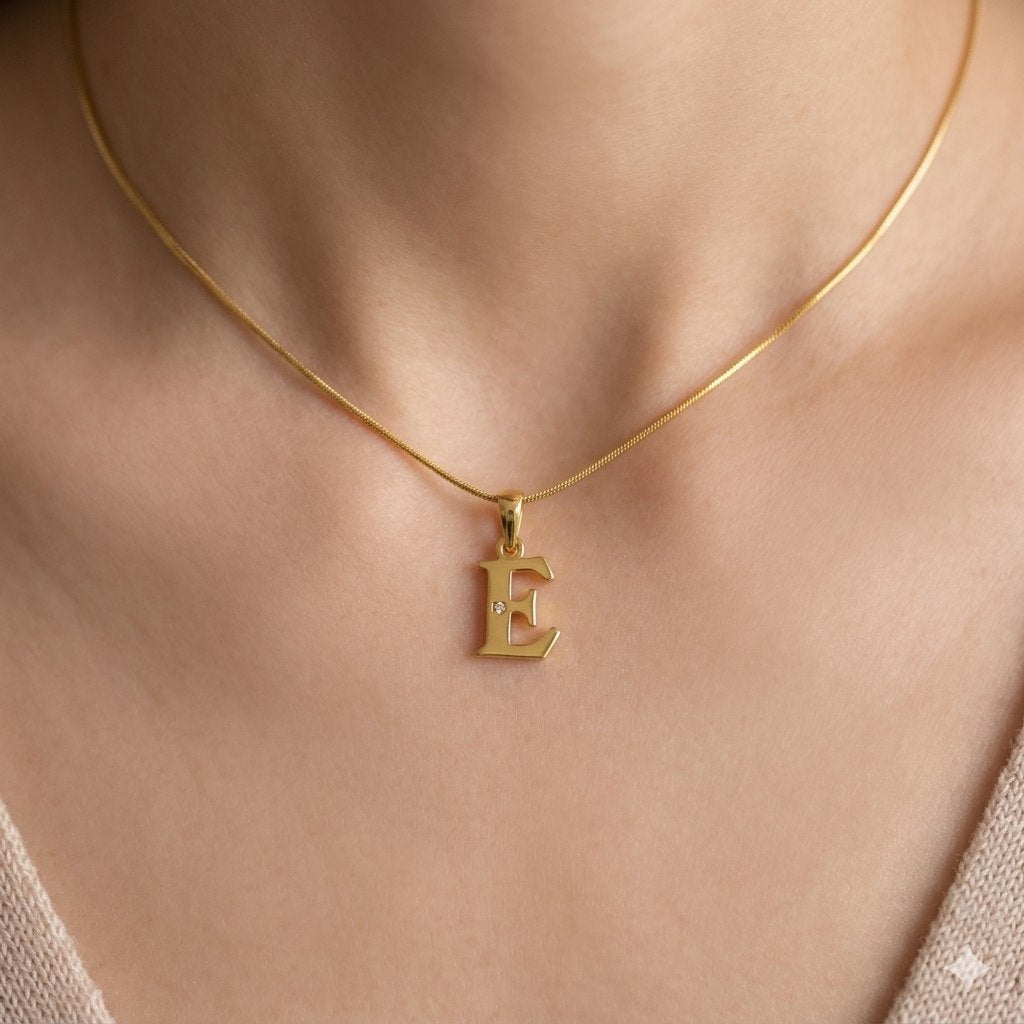 DIJE DE ORO 10K CON LETRA E 1CM PESO: 0.6G