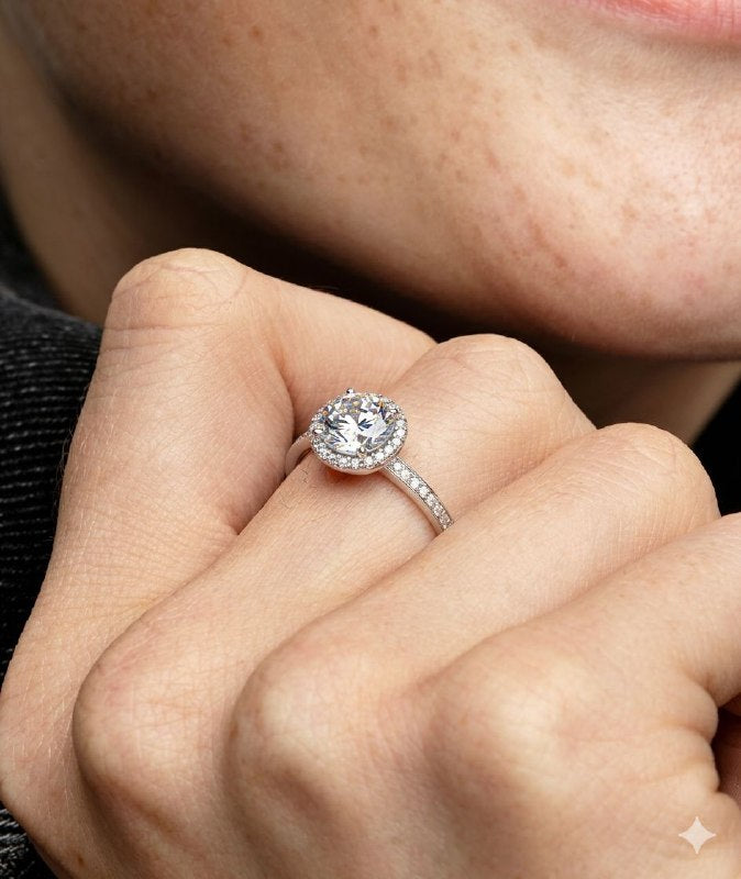 ANILLO PANDORA DE PLATA 9.25 CON DIAMANTE CIRCULAR PESO: 3.5G