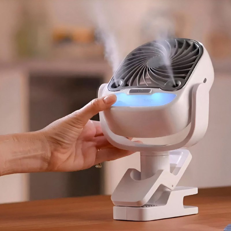 VENTILADOR PORTATIL CON CLIP EXTRA FUERTE, 3 VELOCIDADES, SILENCIOSO, 360 GRADOS, INALAMBRICO Y RECARGABLE, ENFRIADOR Y HUMIFICADOR CON LUZ LED, BATERIA 5H ARTIC COOL CLAMP