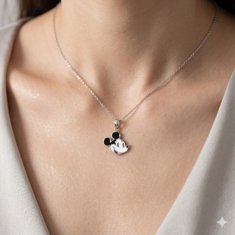 DIJE EN FORMA DE MICKEY MOUSE DE PLATA 9.25 PESO: 3G