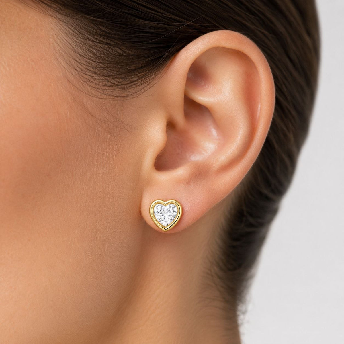 ARITOS DE ENCHAPE PARA DAMA CON DISENO DE CORAZON CON BISEL Y CRISTAL