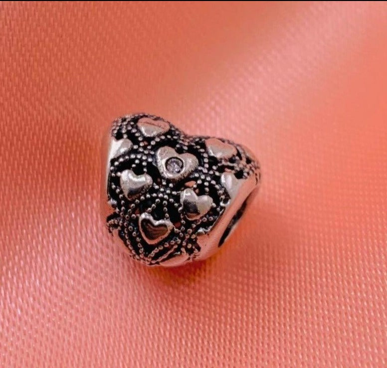 PCHARM2420 CORAZON CON PATRONES DE CORAZON