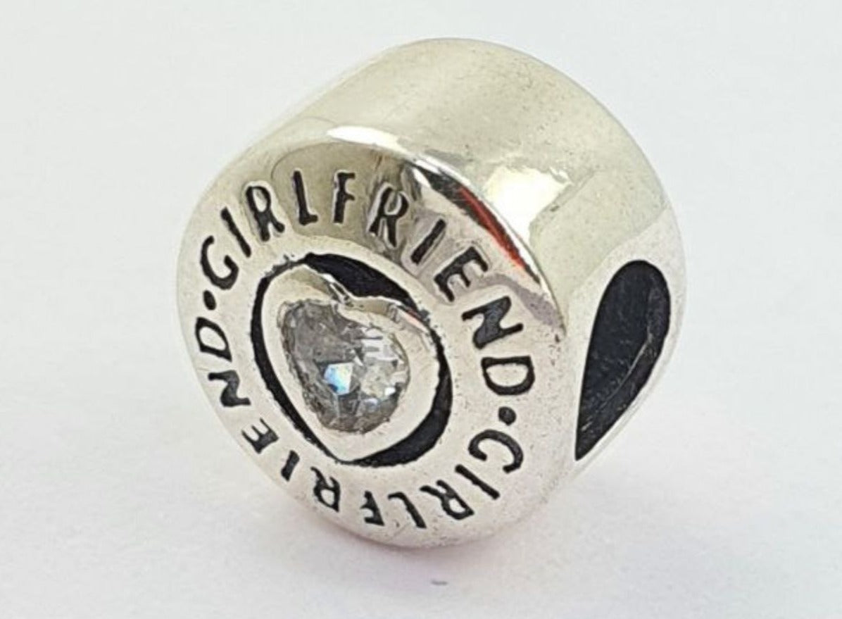 PCHARM2802 CIRCULAR CON CORAZON EN MEDIO Y FRASE NOVIA AL REDEDOR