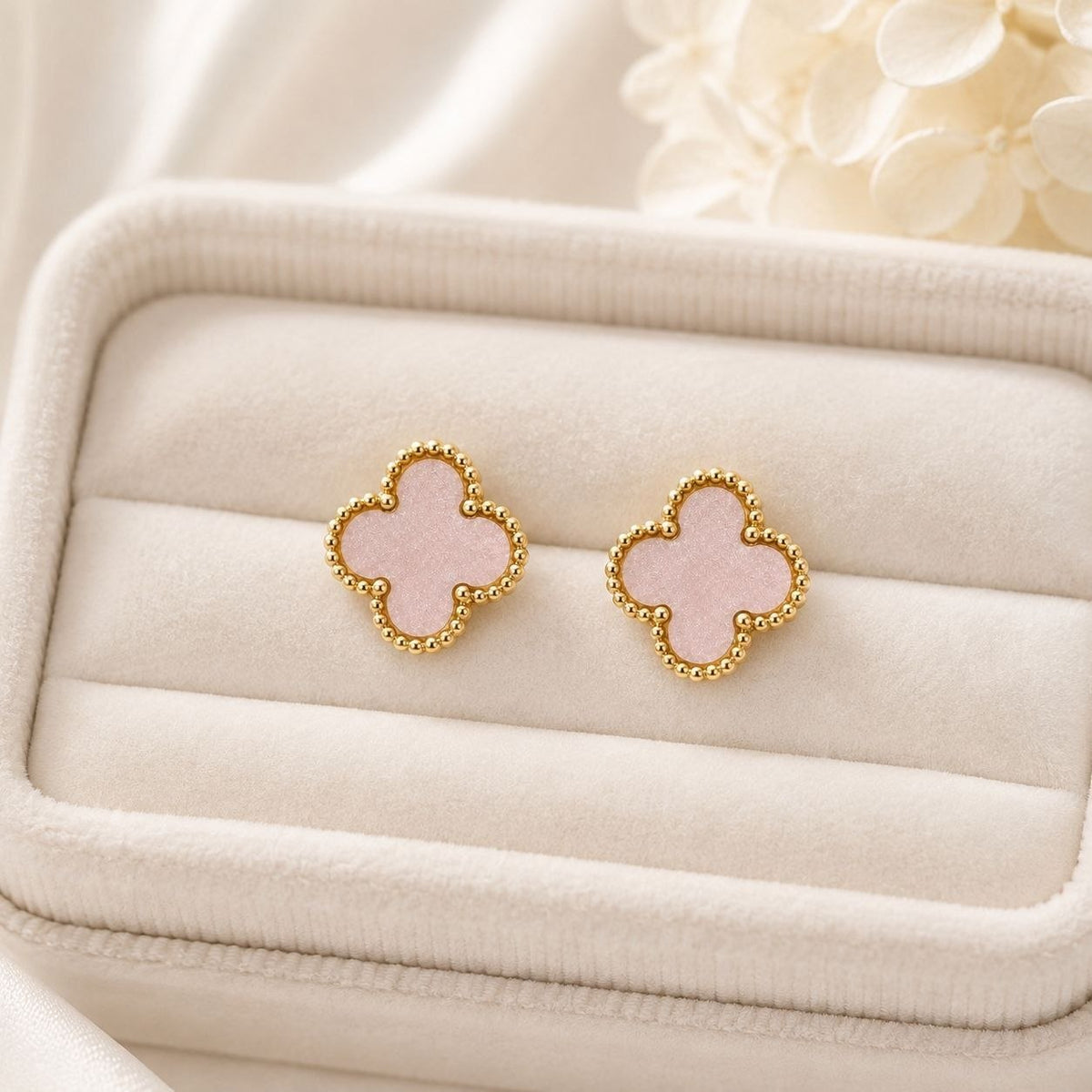ARETES DE ENCHAPE PARA DAMA CON MOTIVO DE TRÉBOL VINTAGE