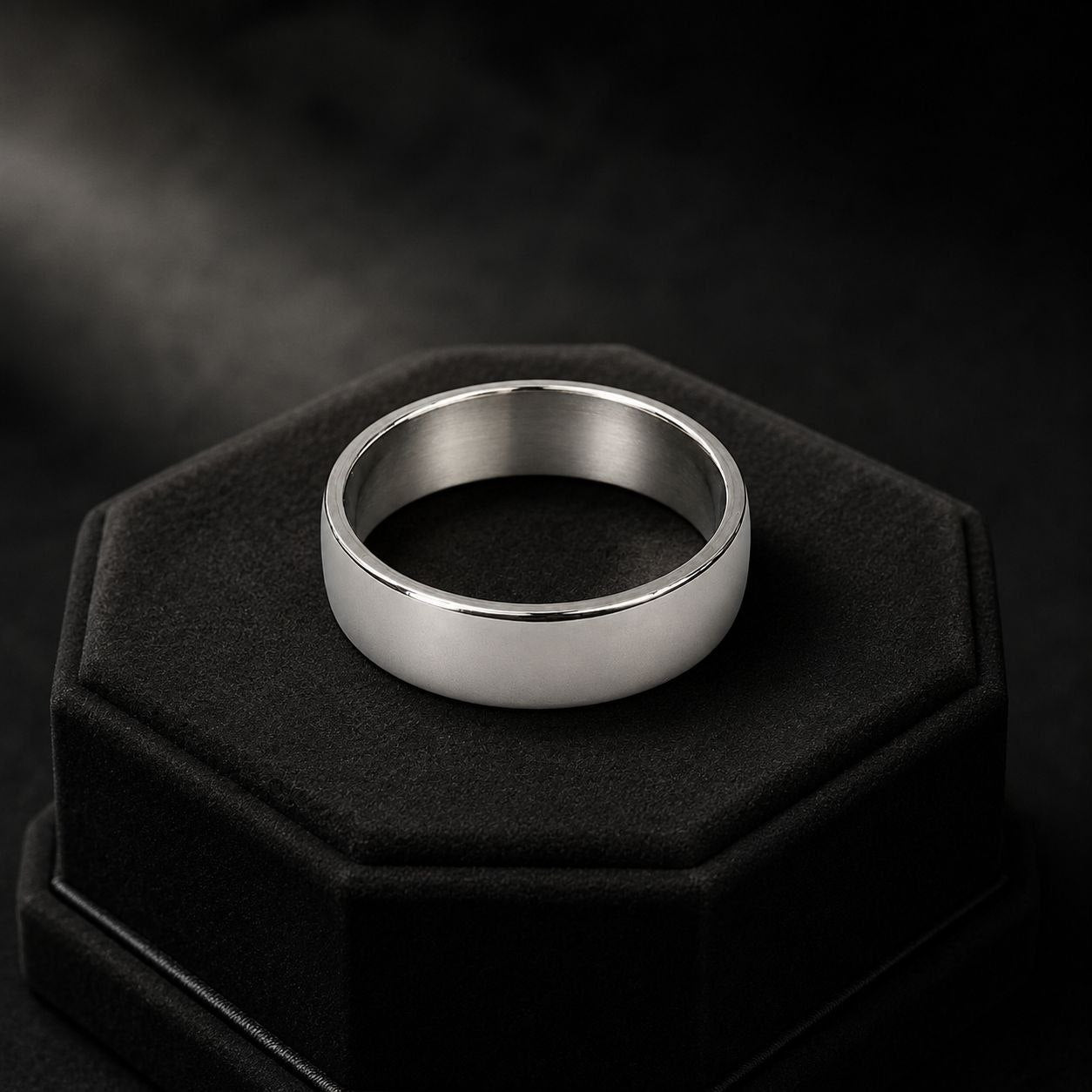 ANILLO DE ENCHAPE PARA CABALLERO CON DISEÑO LISO Y ACABADO PLATEADO