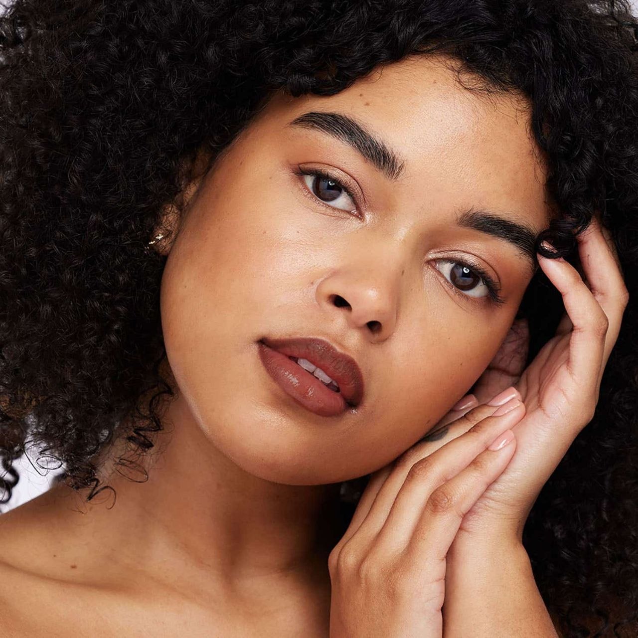 LIPSTICK VOLUMINIZADOR E HIDRATANTE TONO GLC755 SWEET TEA PRETTY & PLUMP L.A. GIRL 3.2G