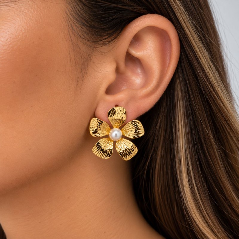 ARITOS DE ENCHAPE PARA DAMA CON DISEÑO DE FLOR CON PERLA 3CM