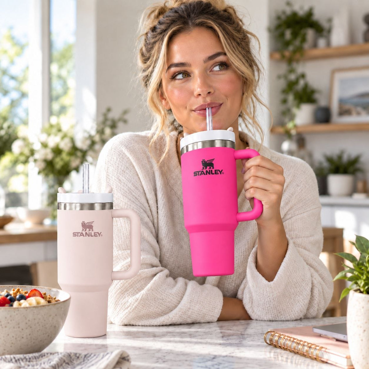 VASO TÉRMICO DE ACERO INOXIDABLE CON ASA Y PAJILLA STANLEY 1.18L