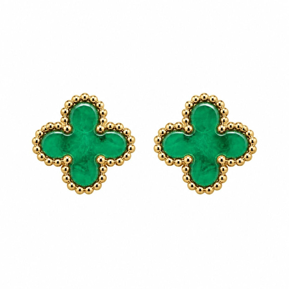ARITOS DE ENCHAPE PARA DAMA CON DISEÑO DE TRÉBOL DE CUATRO HOJAS CON CENTRO VERDE Y BORDE CON DETALLE DE ESFERAS 1CM