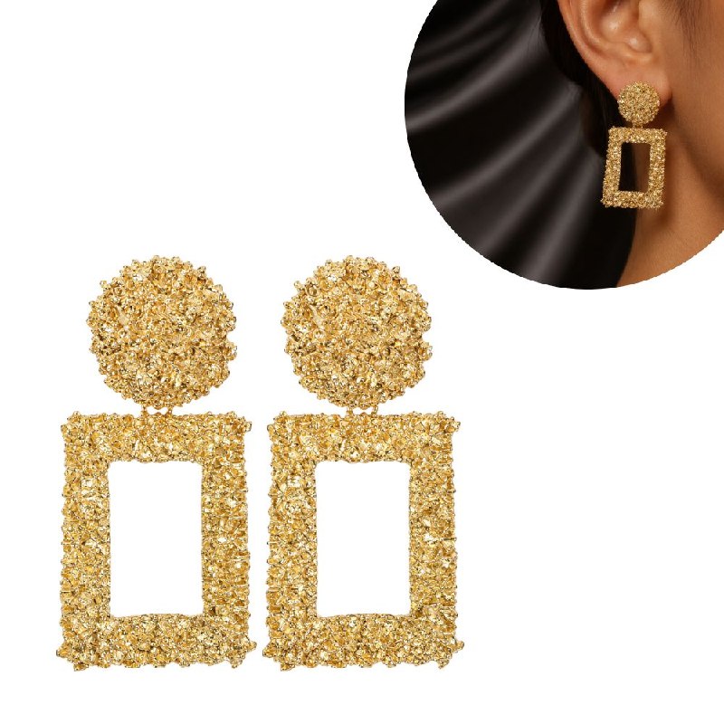 ARITOS DE ENCHAPE PARA DAMA CON DISEÑO RECTANGULAR RUGOSO DORADO 4CM