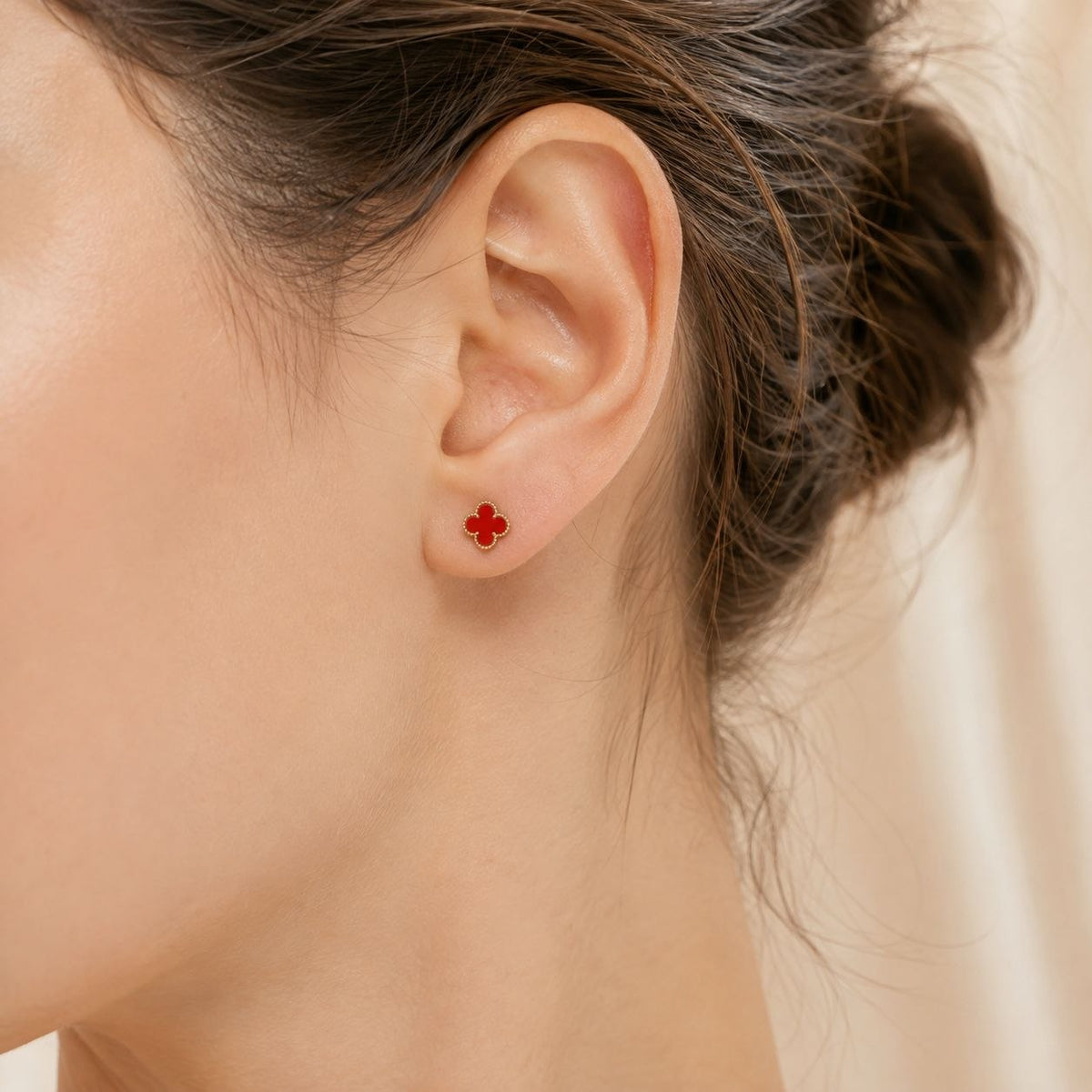 ARETES DE ENCHAPE PARA DAMA CON MOTIVO DE TRÉBOL VINTAGE