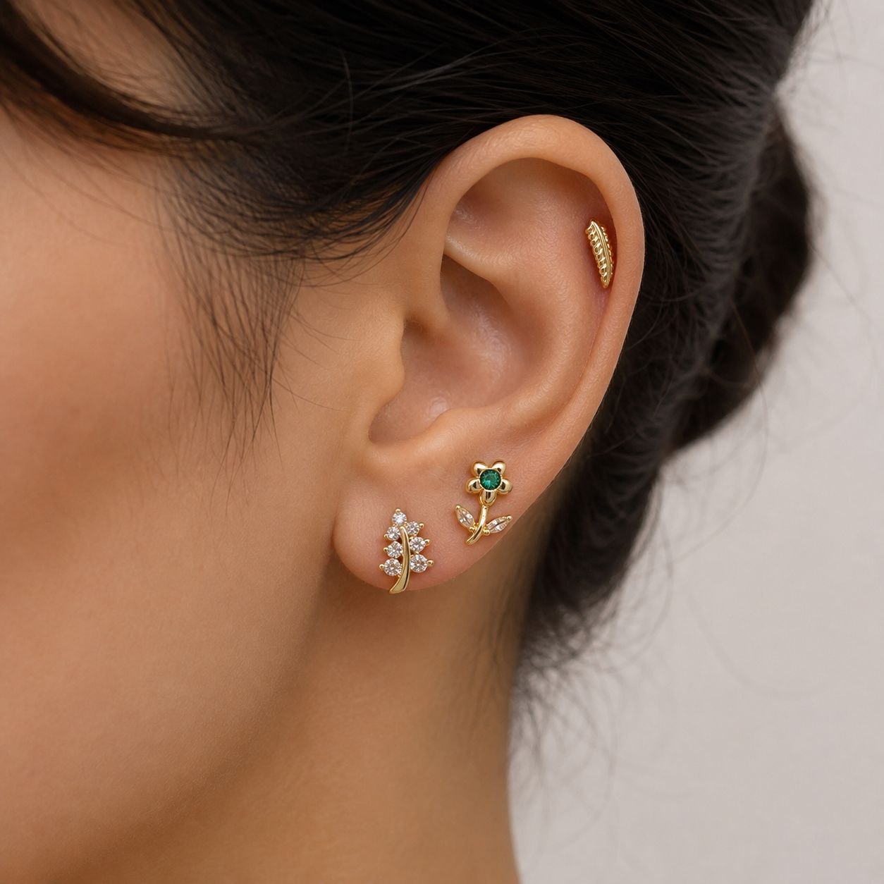 SET DE 3 PARES DE ARITOS DE ENCHAPE PARA DAMA FLORES VERDES, RAMITAS CON CIRCONES Y HOJAS