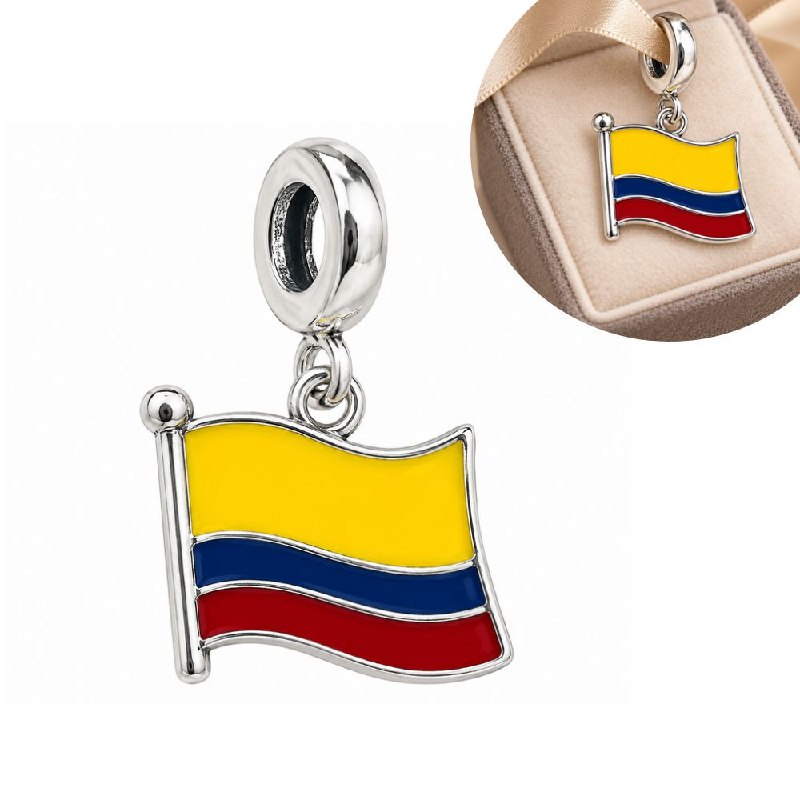 CHARM DE PLATA 9.25 CON DISEÑO DE BANDERA DE COLOMBIA MEDIDA: 2CM PESO: 3G