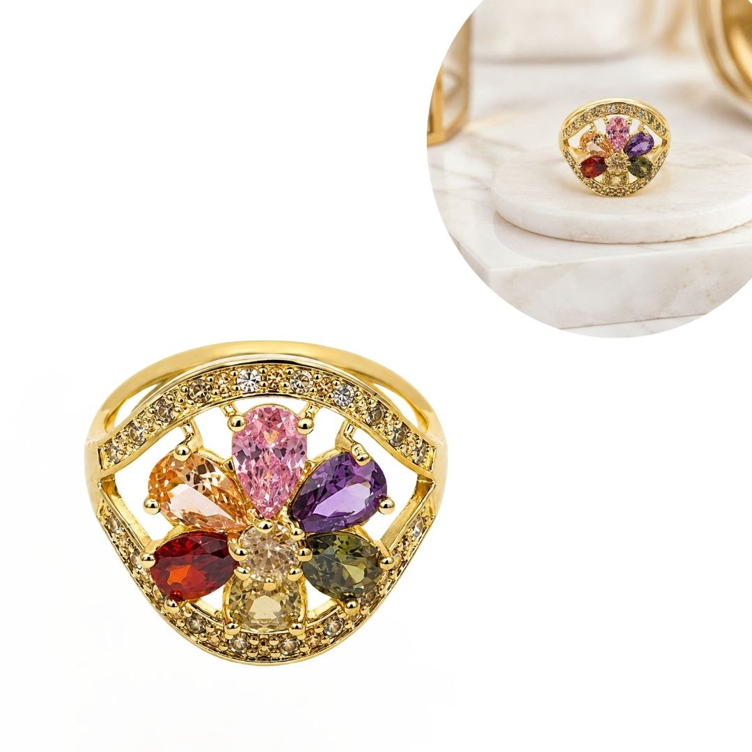 ANILLO DE ENCHAPE PARA DAMA CON FLOR DE CIRCONES MULTICOLOR EN CORTE GOTA Y MARCO CIRCULAR