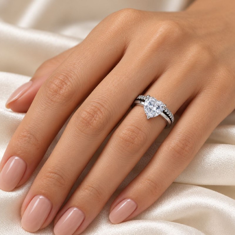 ANILLO DE PLATA 9.25 PARA DAMA CON DISEÑO DE CIRCON EN FORMA DE CORAZON 3.6G