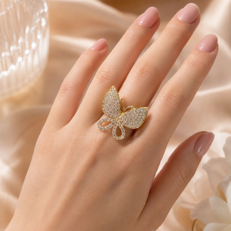 ANILLO DE ENCHAPE PARA DAMA CON MARIPOSA MAJESTUOSA EN PAVÉ DE CIRCONES