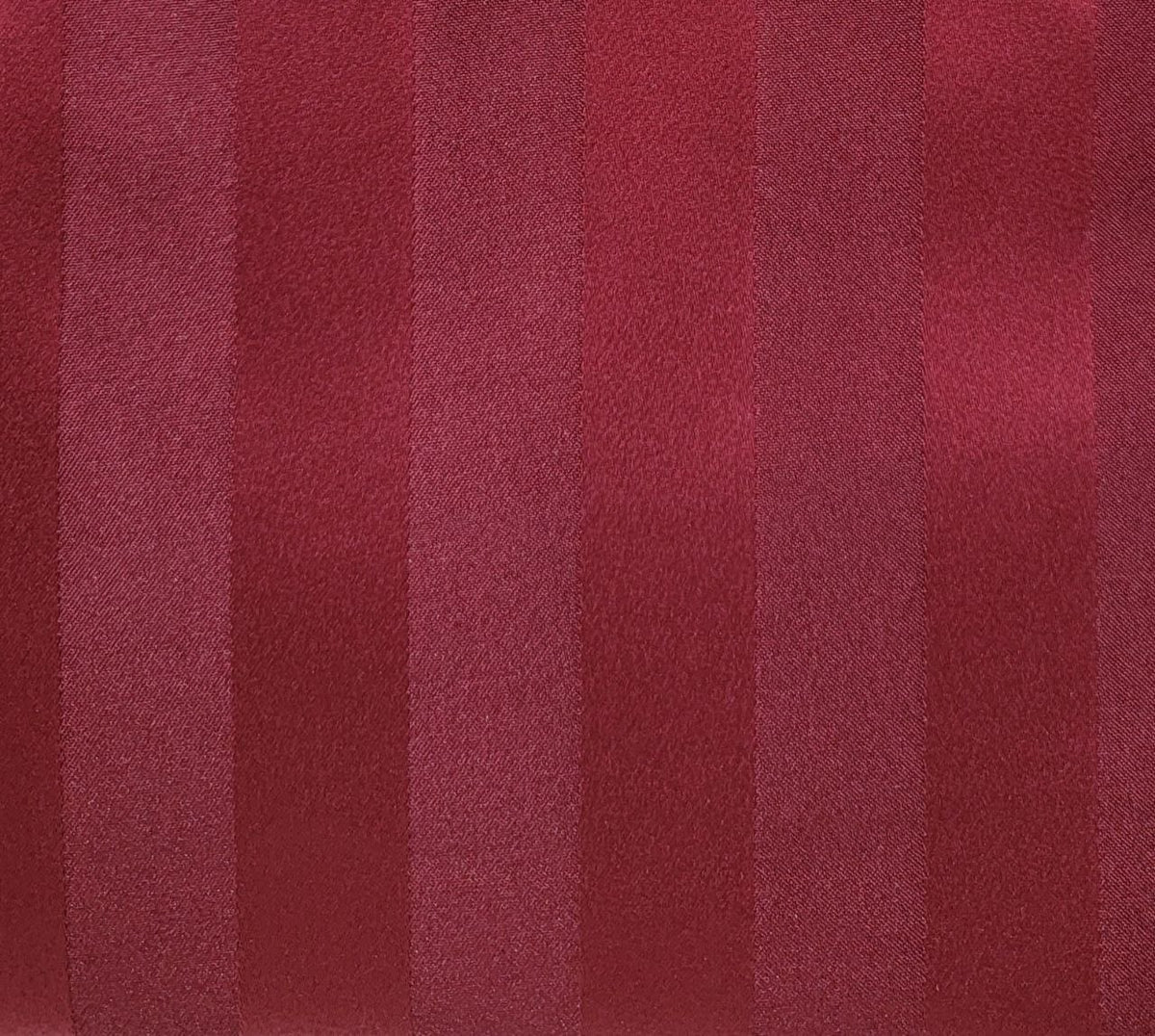 CORTINA OSCURECEDORA BLACKOUT COLOR VINO CHIC BOUTIQUE 137X228.5CM