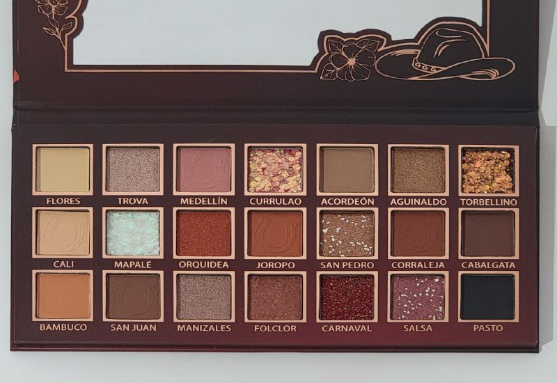 SOMBRAS PARA OJOS EN PALETA FERIAS Y FIESTAS COLOMBIA 21 COLORES ENGOL COLLECTIONS 25.2G