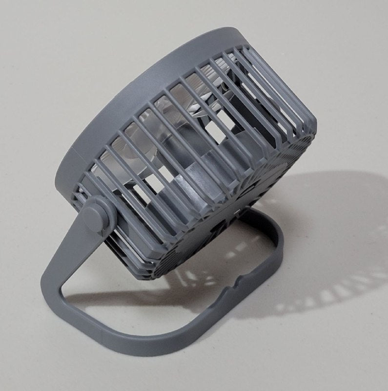 VENTILADOR DE MESA CON LUZ LED, BATERIA RECARGABLE USB COLOR GRIS DESKTOP FAN YT-M2030