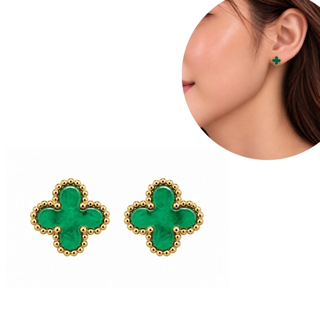 ARITOS DE ENCHAPE PARA DAMA CON DISEÑO DE TRÉBOL DE CUATRO HOJAS CON CENTRO VERDE Y BORDE CON DETALLE DE ESFERAS 1CM