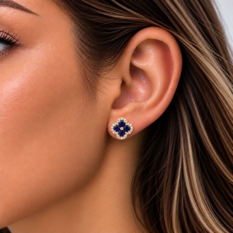ARITOS DE ENCHAPE PARA DAMA CON DISEÑO DE FLOR AZUL 1CM
