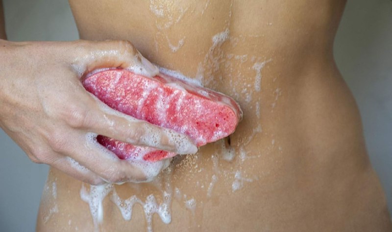 ESPONJA CORPORAL CON GEL DE DUCHA ANTICELULITICO INTEGRADO CON CAFEINA Y VITAMINA E SPONGEABLES 113G