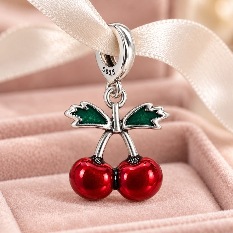 CHARM DE PLATA 9.25 CON DISEÑO DE CEREZA MEDIDA: 2CM PESO: 2.7G