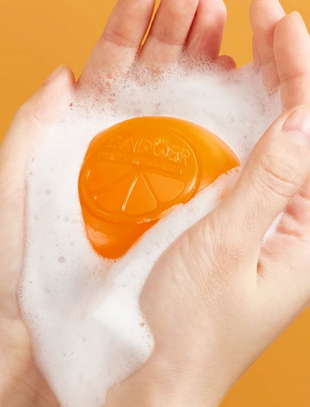 JABON FACIAL EN BARRA DE VITAMINA C, BLANQUEADOR, ESENCIA DE EXTRACCION DE NARANJA, LIMPIEZA PROFUNDA, ESPUMA DENSA LIMPIA SUAVEMENTE LA GRASA, SADOER VITAMIN C 100G