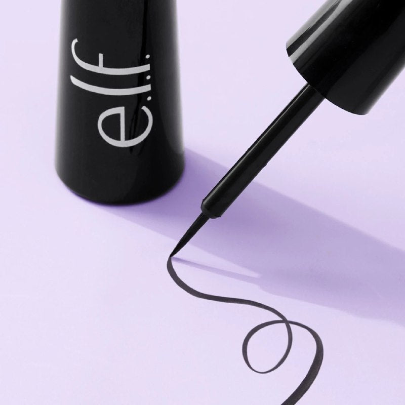 DELINEADOR DE OJOS LIQUIDO COLOR NEGRO INTENSO DE PUNTA FINA ELF 4.2ML