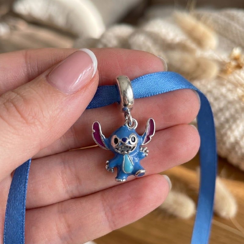 CHARM DE PLATA 9.25 CON DISEÑO DE STITCH MEDIDA: 2CM PESO: 3.1G