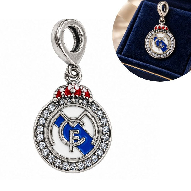 CHARM DE PLATA 9.25 CON DISEÑO DE ESCUDO DEL REAL MADRID MEDIDA: 2.5CM PESO: 2.9G