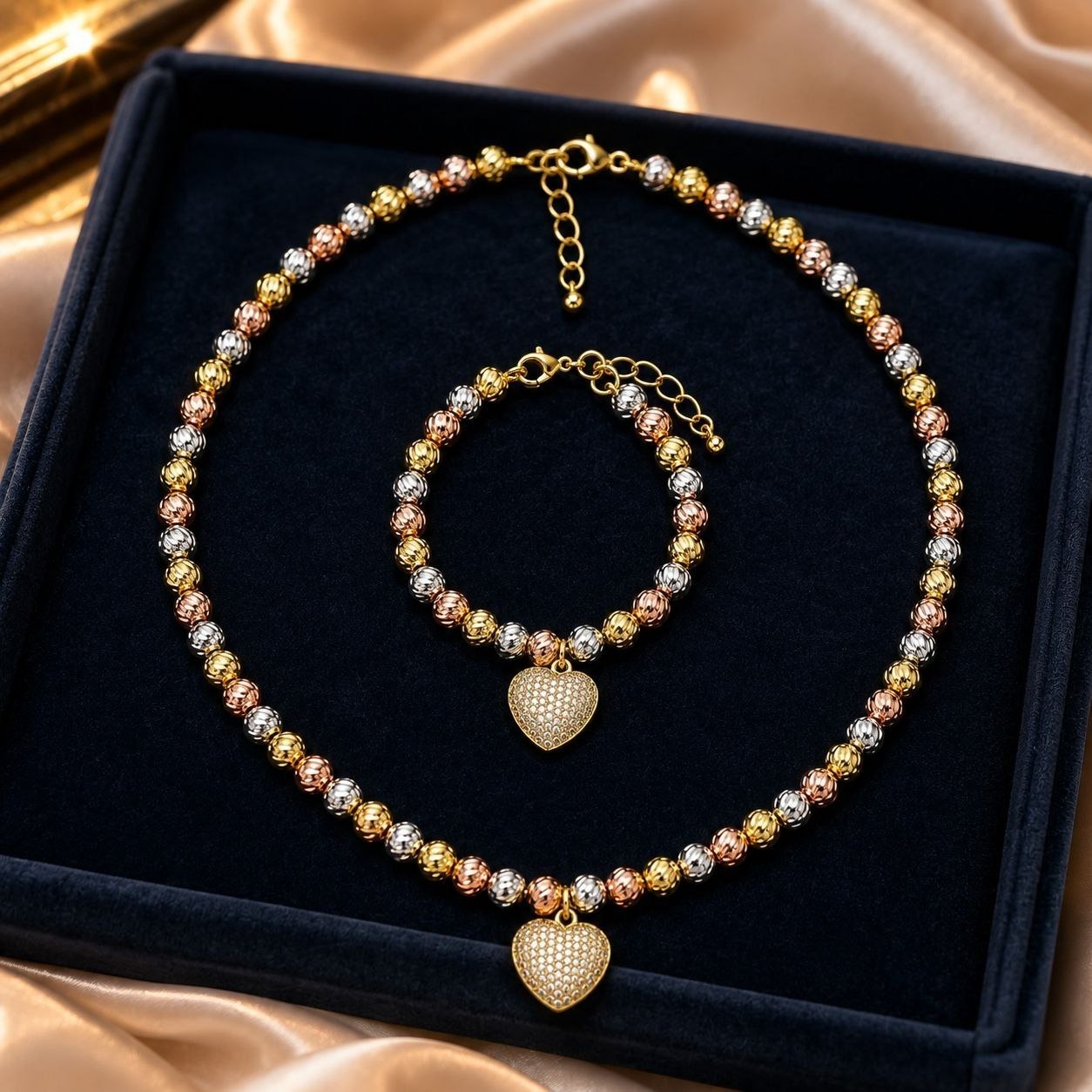 SET DE ENCHAPE PARA DAMA COLLAR Y PULSERA BALINES TRICOLOR CON DIJE CORAZÓN PAVÉ