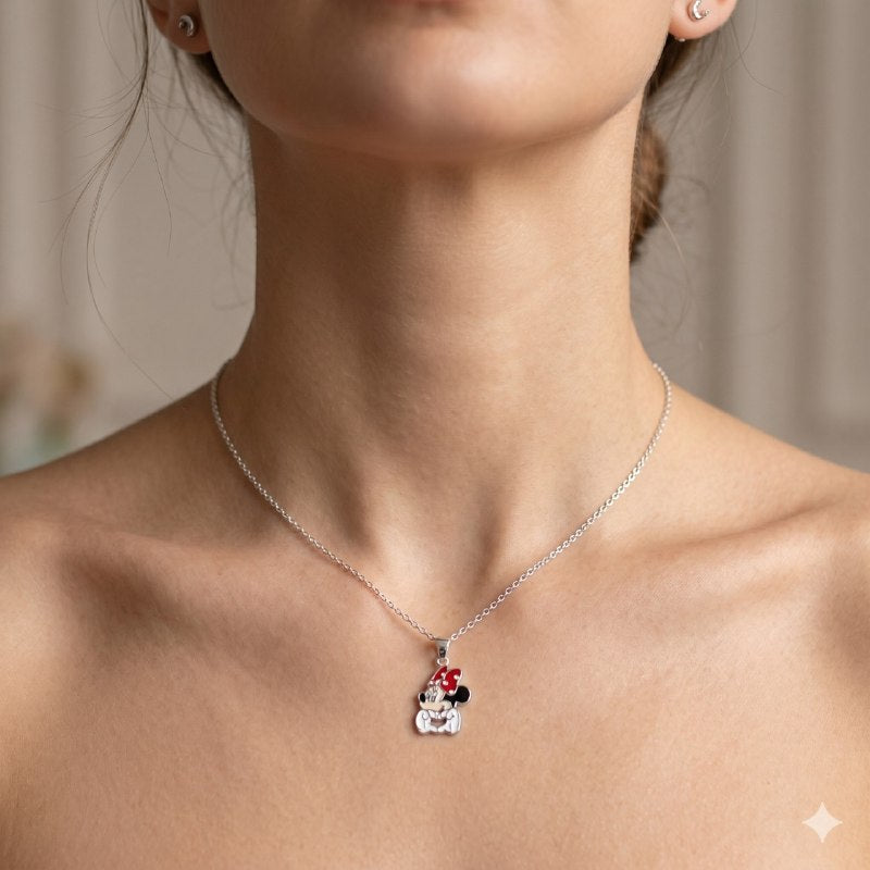 DIJE EN FORMA DE MINNIE MOUSE DE PLATA 9.25 PESO: 3G