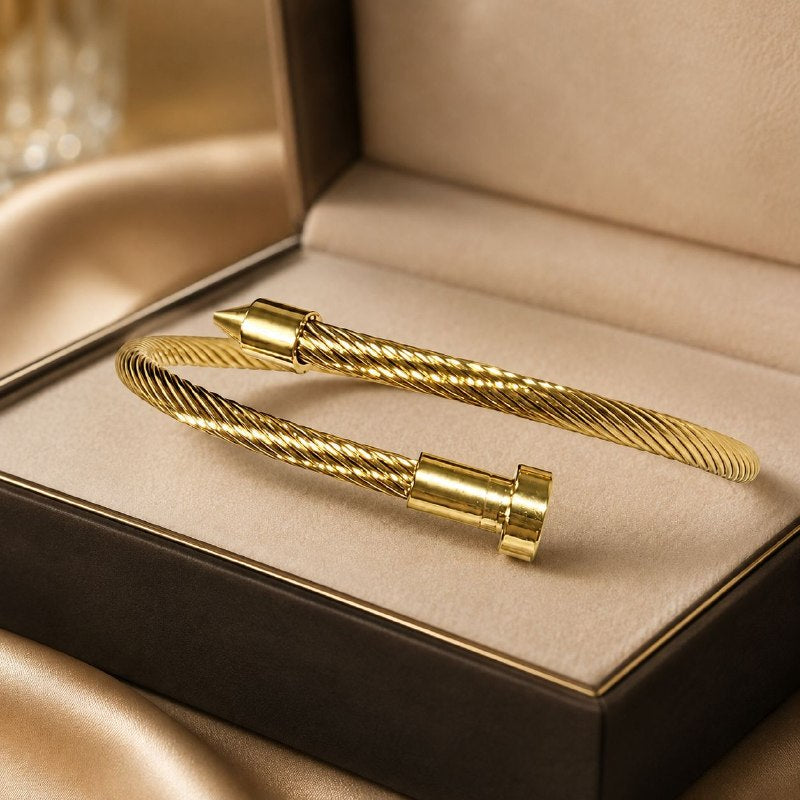 PULSERA DE ENCHAPE PARA DAMA CON DISEÑO DE CLAVO 7CM (DUPE DE CARTIER)