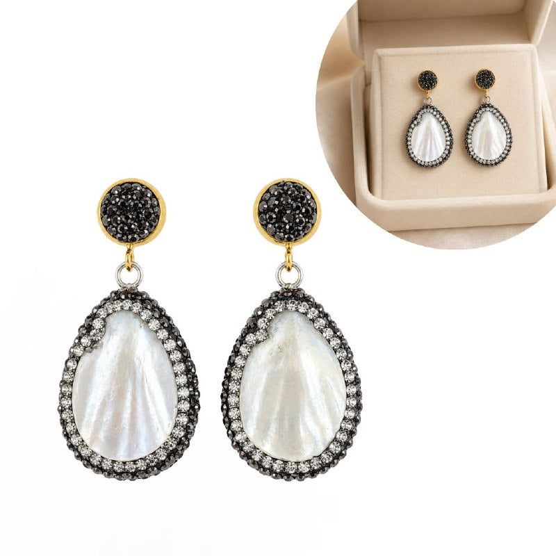 ARETES DE ENCHAPE EN RODIO NEGRO Y DORADO PARA DAMA GOTA NÁCAR CON PAVÉ DE CIRCONES