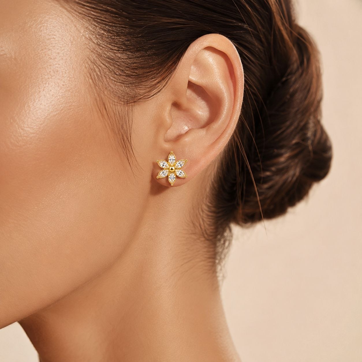 ARETES DE ENCHAPE PARA DAMA FLORAL DE 6 PÉTALOS CON CIRCONES MARQUISA