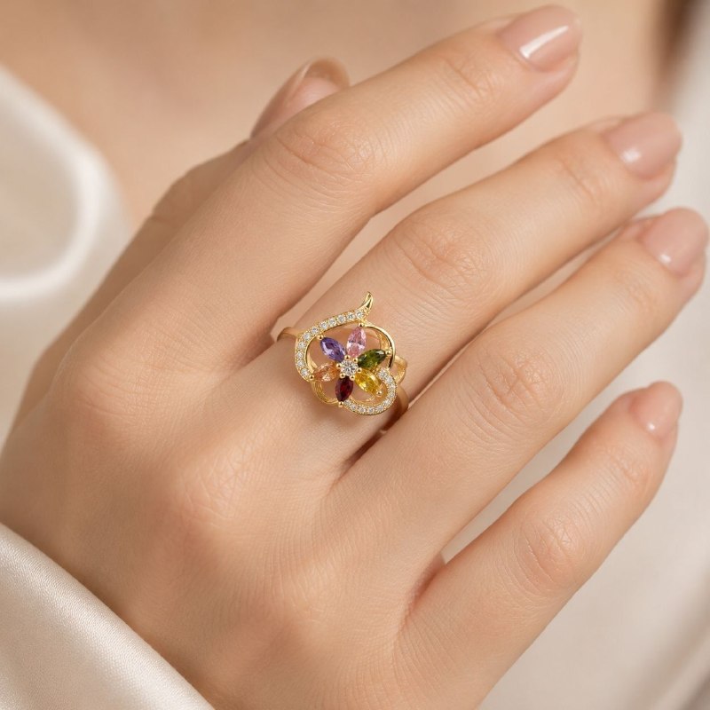 ANILLO DE ENCHAPE PARA DAMA CON FLOR DE CIRCONES MULTICOLOR Y MARCO ORNAMENTAL